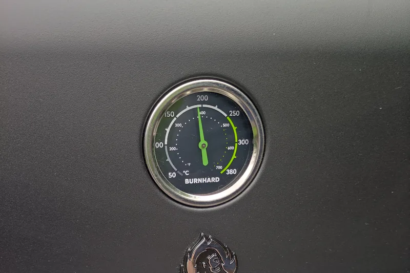 Deckelthermometer des Burnhard Big FRED mit Skala bis 380 Grad