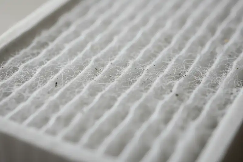 Makroaufnahme einer HEPA-Filterstruktur mit sichtbaren Fasern