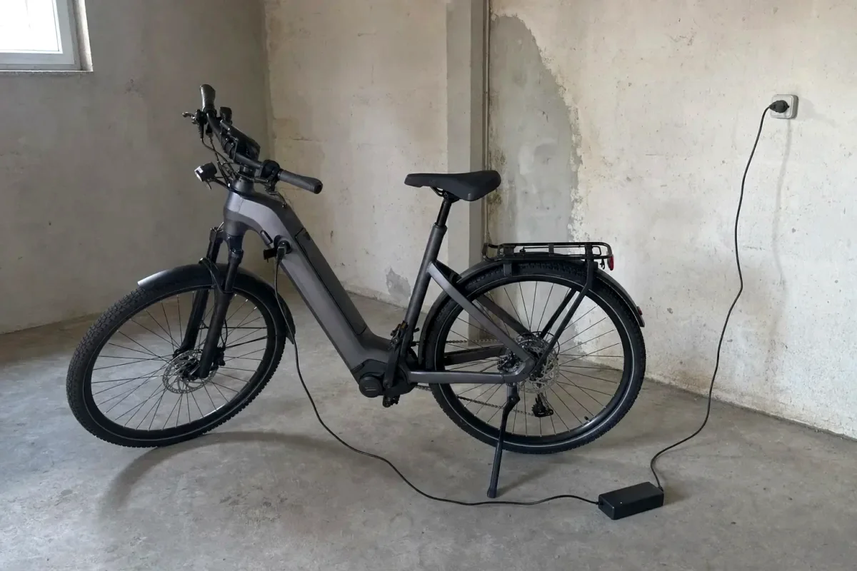 E-Bike, E-Scooter, Powerstation: Wann Akkus zur Brandgefahr werden - und wann die Versicherung kürzt