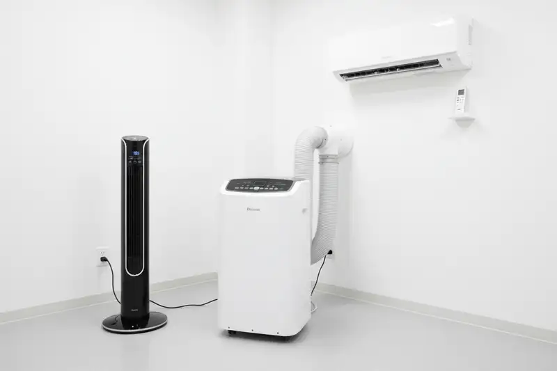 Vergleich verschiedener Kühlsysteme für Wohnungen: Ventilator, mobiler Monoblock und Split-Klimaanlage