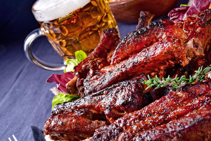 Grillgut aus einem BBQ Smoker