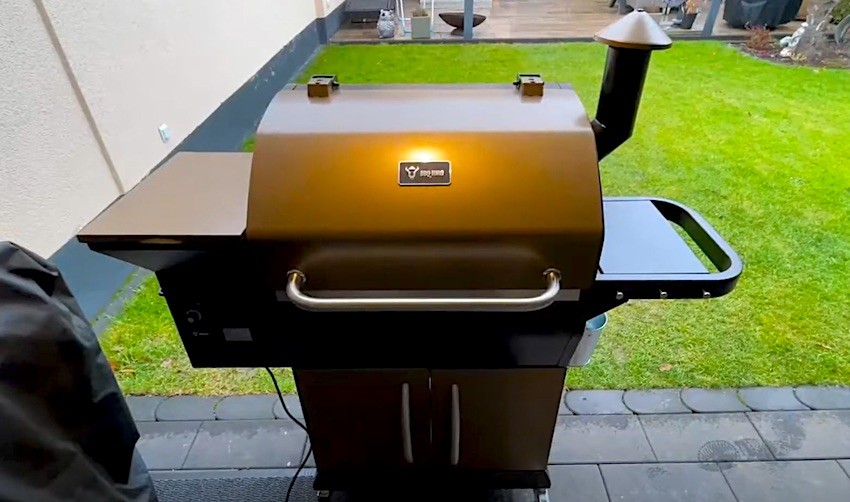 Der BBQ-Toro PG2 Pelletsmoker bereit für den Testlauf.