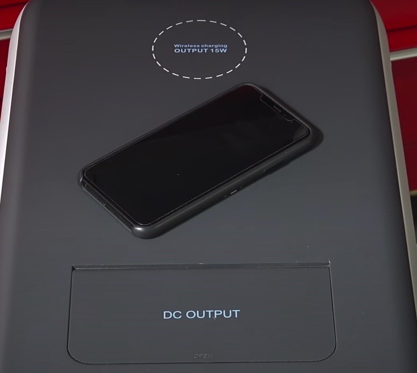 Es gibt zwei Ladepads für Smartphones & Co.