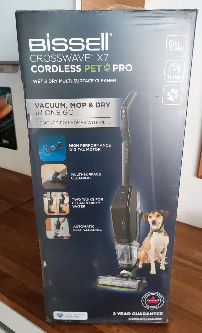 Der Bissell CrossWave X7 Cordless Pet Nass-Trockensauger nach der Lieferung.