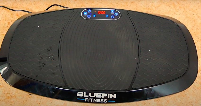 Die Bluefin Fitness Dual-Motor 3D Vibrationsplatte nach dem ersten Training.