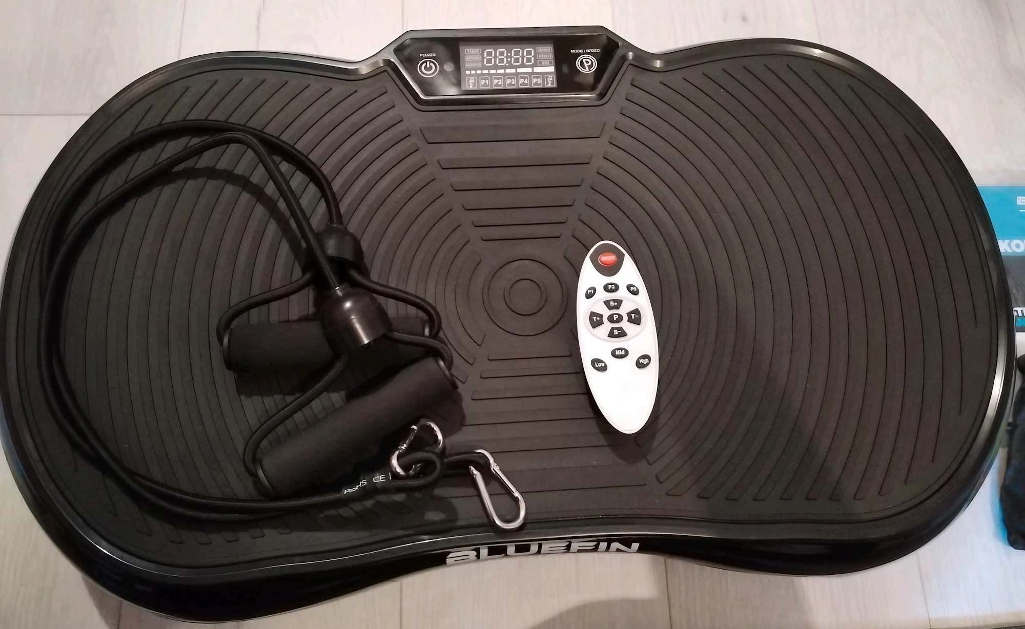 Die Bluefin Fitness Ultra Slim Power Vibrationsplatte.