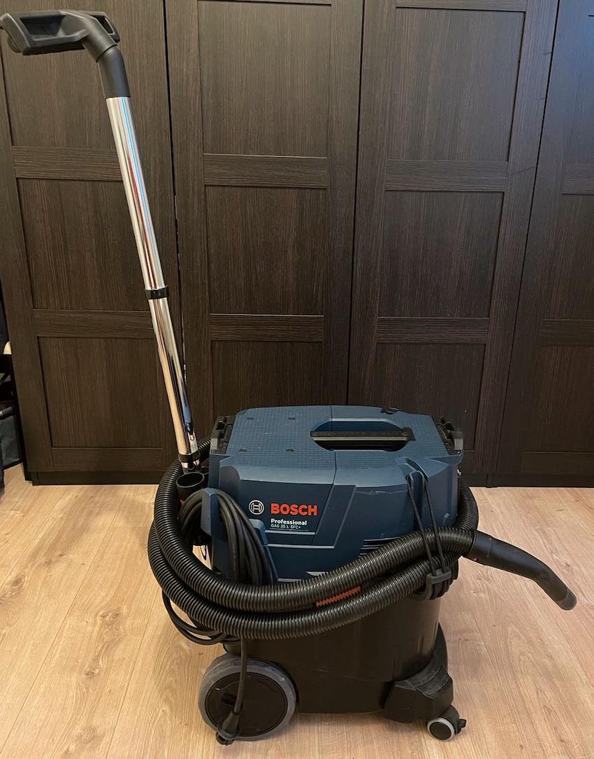 Der Bosch Professional GAS 35 L SFC+ Nass-Trockensauger bzw. Industriestaubsauger.