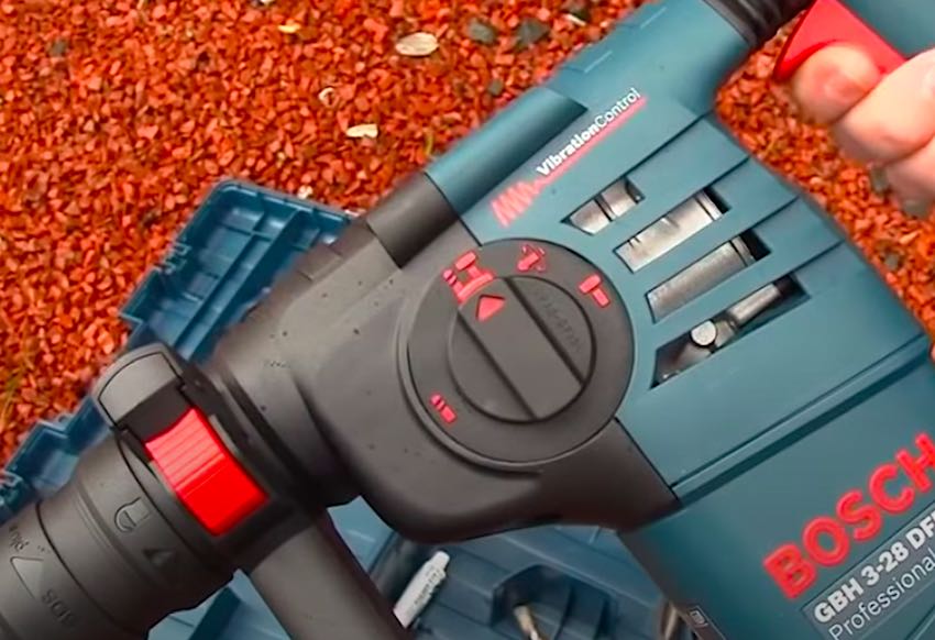 Der Bosch Professional GBH 3-28 DFR Bohrhammer verfügt über 3,1 Joule Schlagenergie.