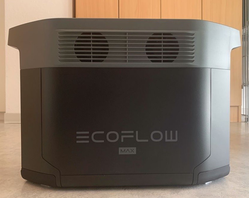 DerEcoFlow Delta Max (2000) Solargenerator in Seitenansicht.