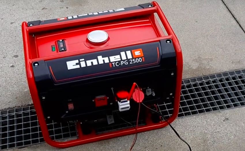 Der Einhell TC-PG 2500 Benzin-Stromerzeuger bereit zum Test.