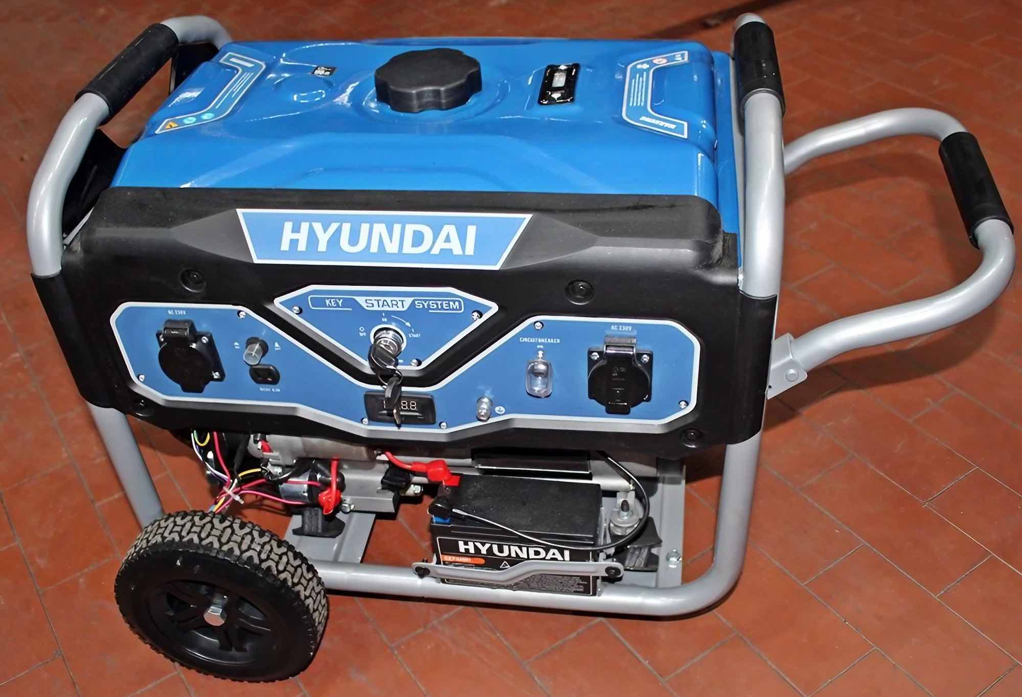 Der Hyundai Generator BG55052.