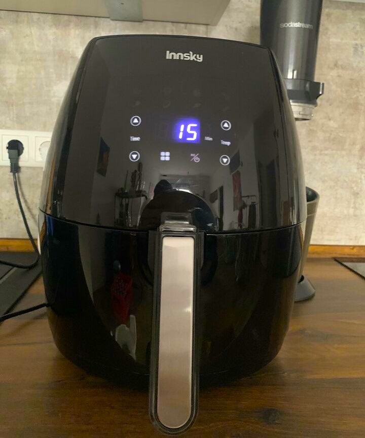 Die Innsky 5,5L XXL Heißluftfritteuse bereit für den Testlauf.