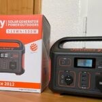 Die Jackery Explorer 500 Tragbare Powerstation nebst Verpackung.