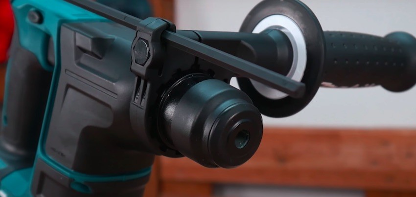 Die Werkzeugaufnahme des Makita DHR171RAJ Akku-Bohrhammers ist passend für SDS-Plus.