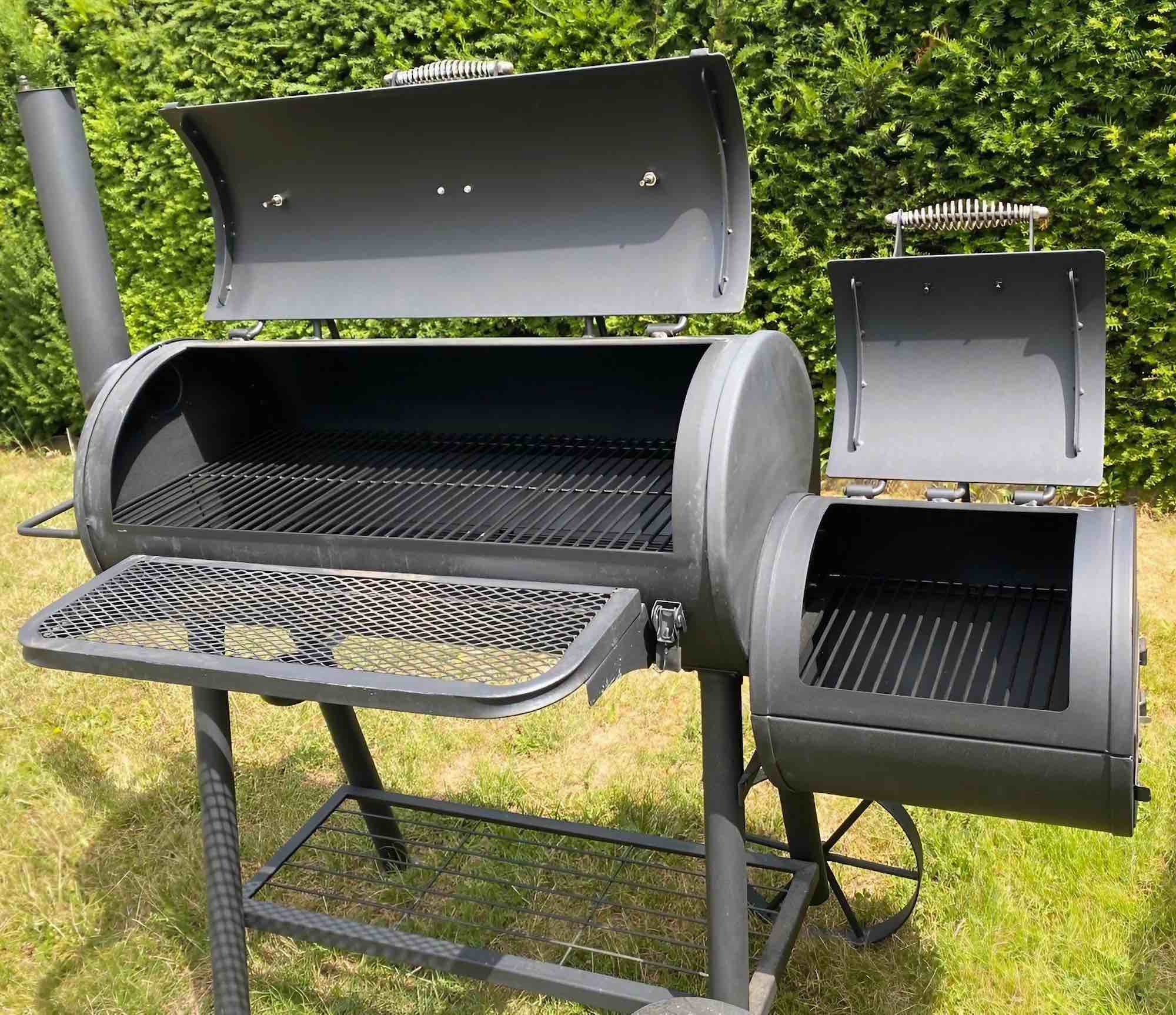 Der Mayer Barbecue RAUCHA MS-600 BBQ Smoker.