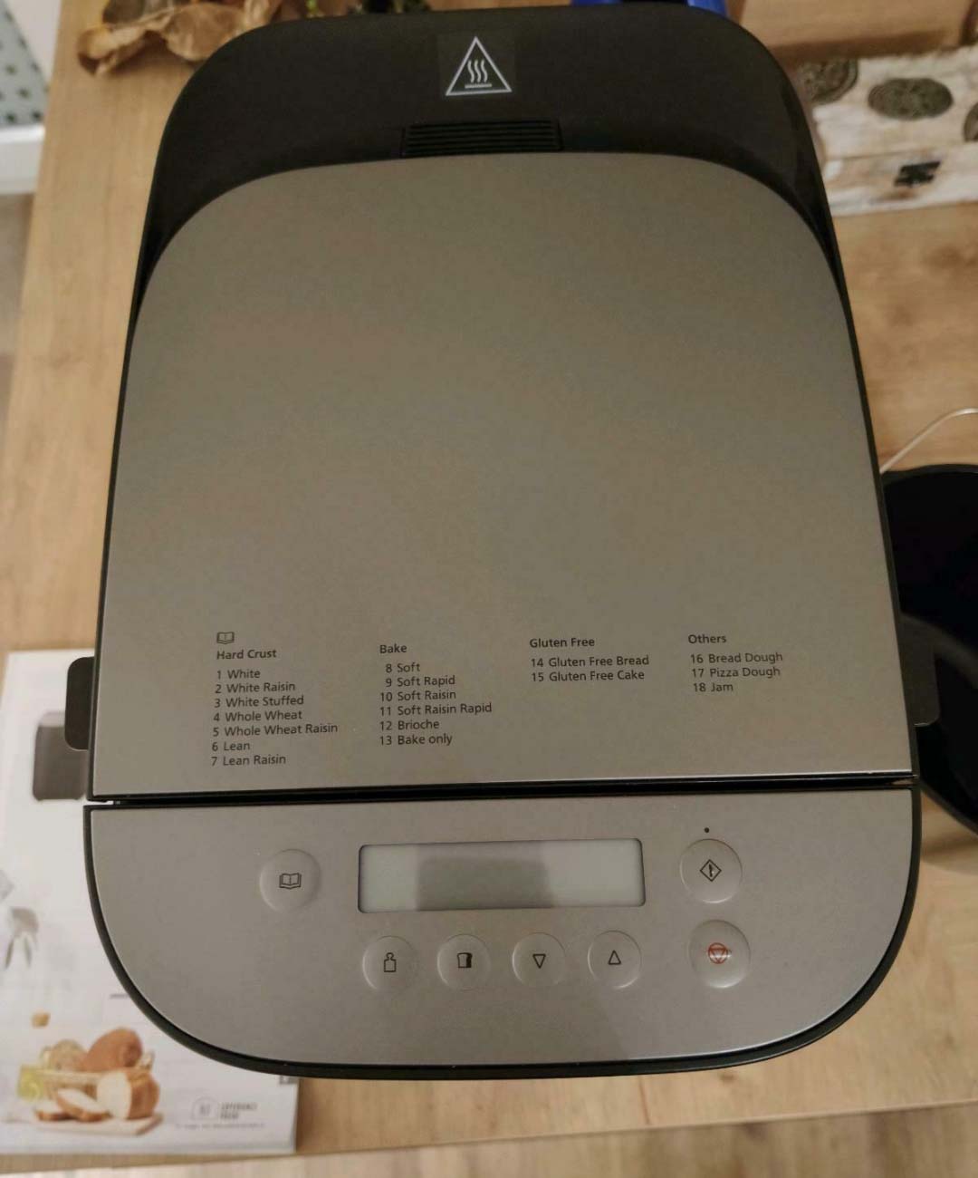 Der Panasonic Croustina SD-ZD2010 Brotbackautomat nach dem Auspacken.