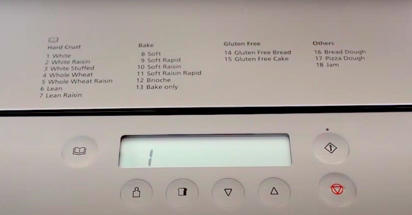 Das Bedienfeld des Panasonic Croustina SD-ZD2010 Brotbackautomats ist gut verständlich.