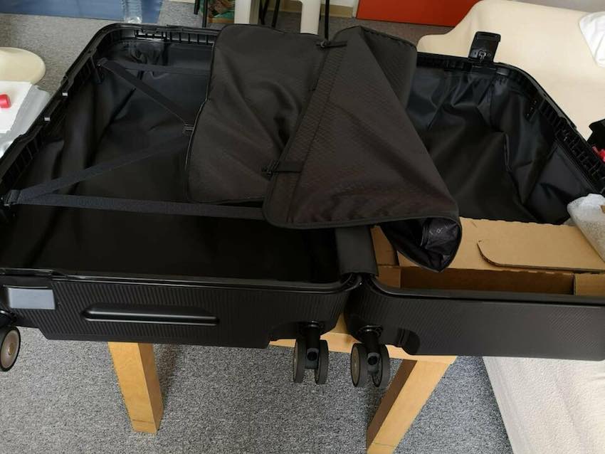 Der Samsonite Magnum Spinner 75 Hartschalenkoffer fasst 91 Liter Gepäck. 