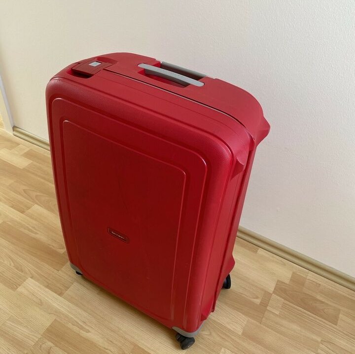 Der Samsonite S’Cure Spinner XL 81 cm Koffer von vorne...