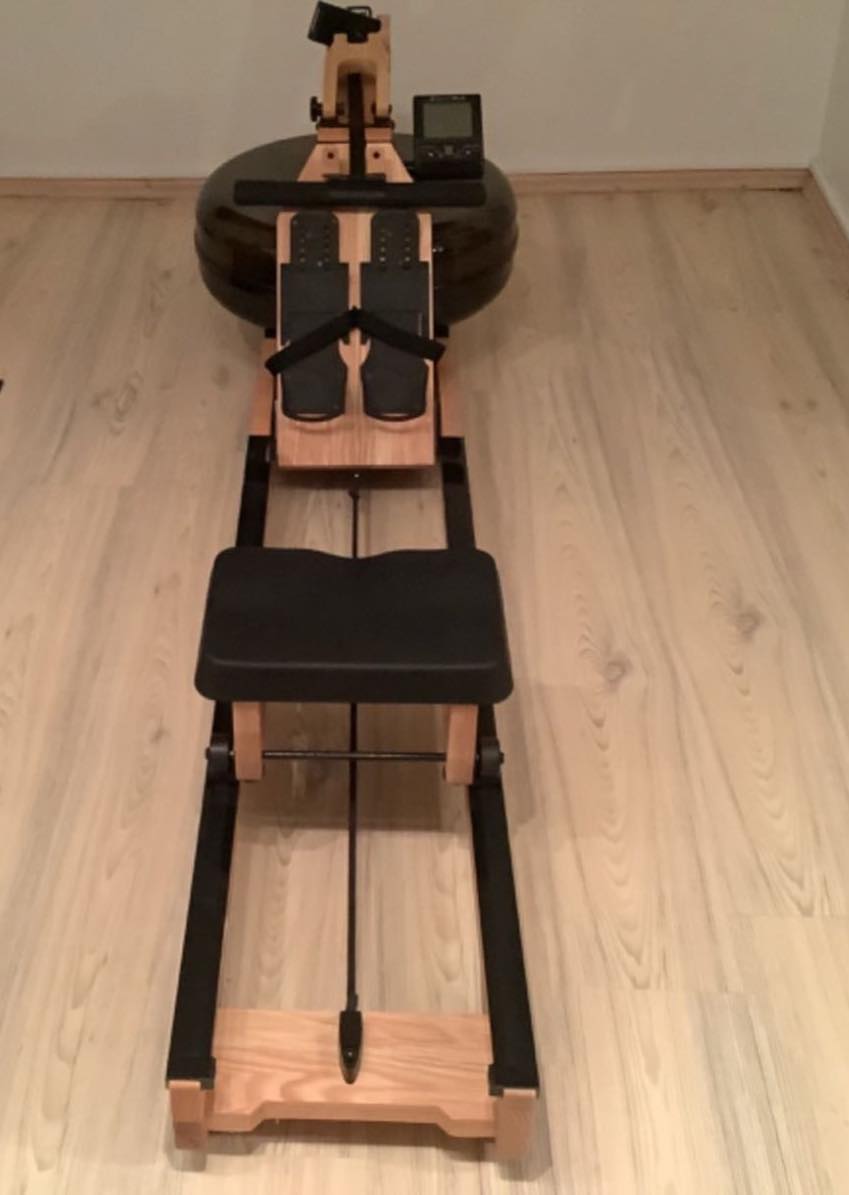 Das SportPlus Wasser-Rudergerät WR-1800 bereit für den Testlauf.