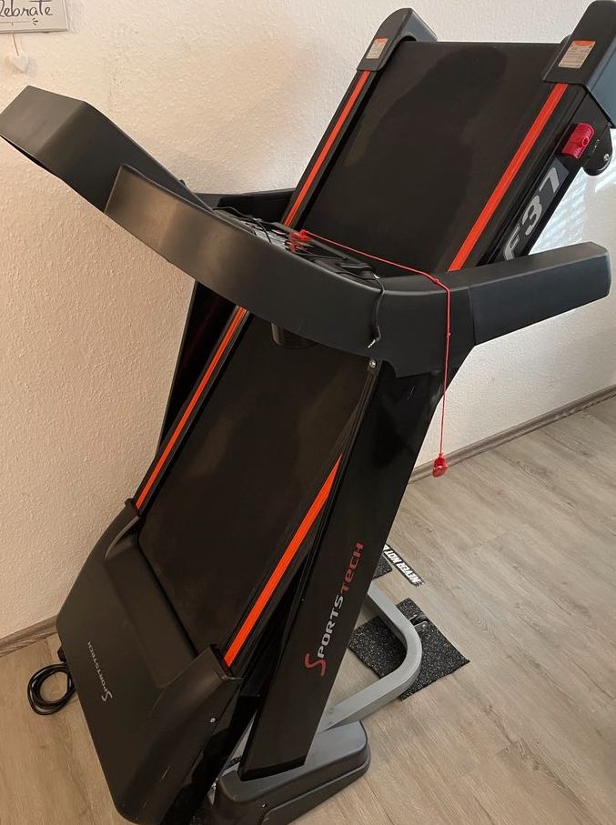 Das Sportstech F37 lässt sich mühelos zusammenklappen.
