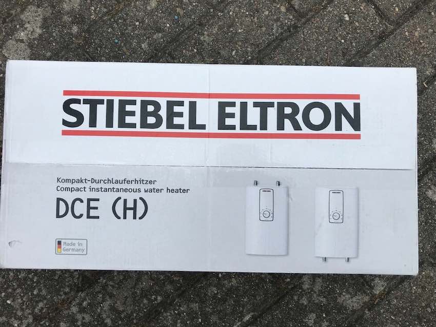 Ideal für Übertischmontage: der Stiebel Eltron DCE 11/13 H Durchlauferhitzer.