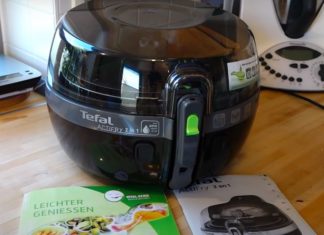 Die Tefal YV9601 ActiFry 2in1 Heißluftfritteuse kommt mit einem Rezeptbuch und deutschsprachiger Bedienungsanleitung.