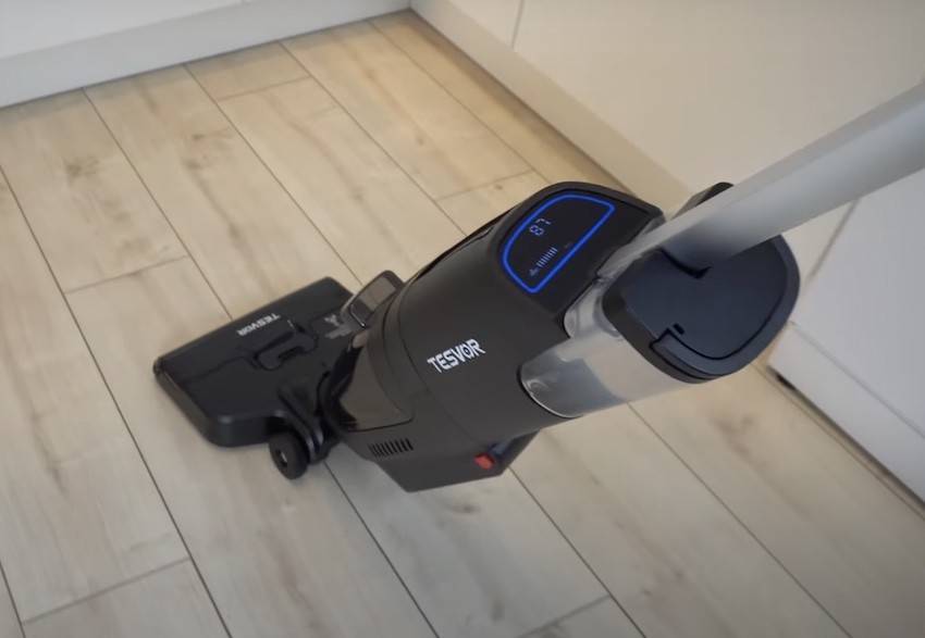 Der Tesvor R5 Wischsauger bzw. Nass-Trockensauger bei der Testfahrt.