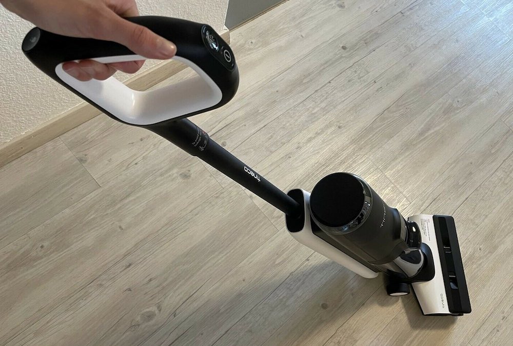 Der Tineco Floor One S5 Nass-Trockensauger im Einsatz.