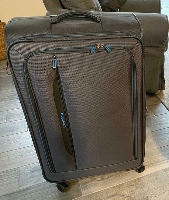 Der Travelite Crosslite 77 cm Weichschalenkoffer nach dem Auspacken.