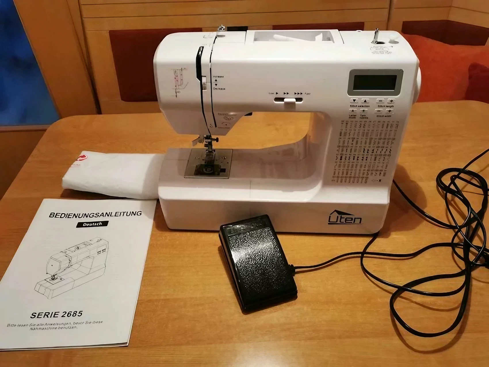 Die Uten 2685A Nähmaschine nach dem Auspacken.