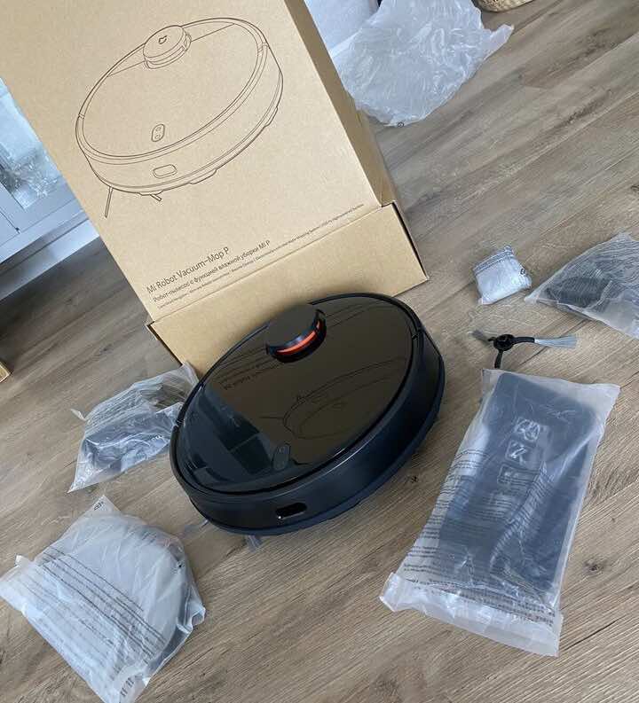 So sieht der Xiaomi Mi Robot Vacuum Mop Pro Saugroboter mit Wischfunktion nach dem Auspacken aus.