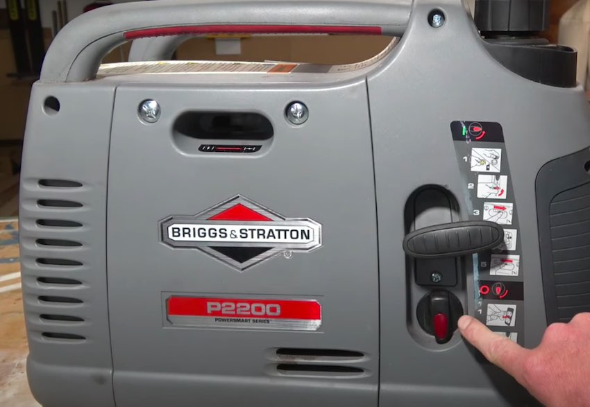 Der Ein- und Ausschalter beim Briggs & Stratton P2200 Notstromaggregat.