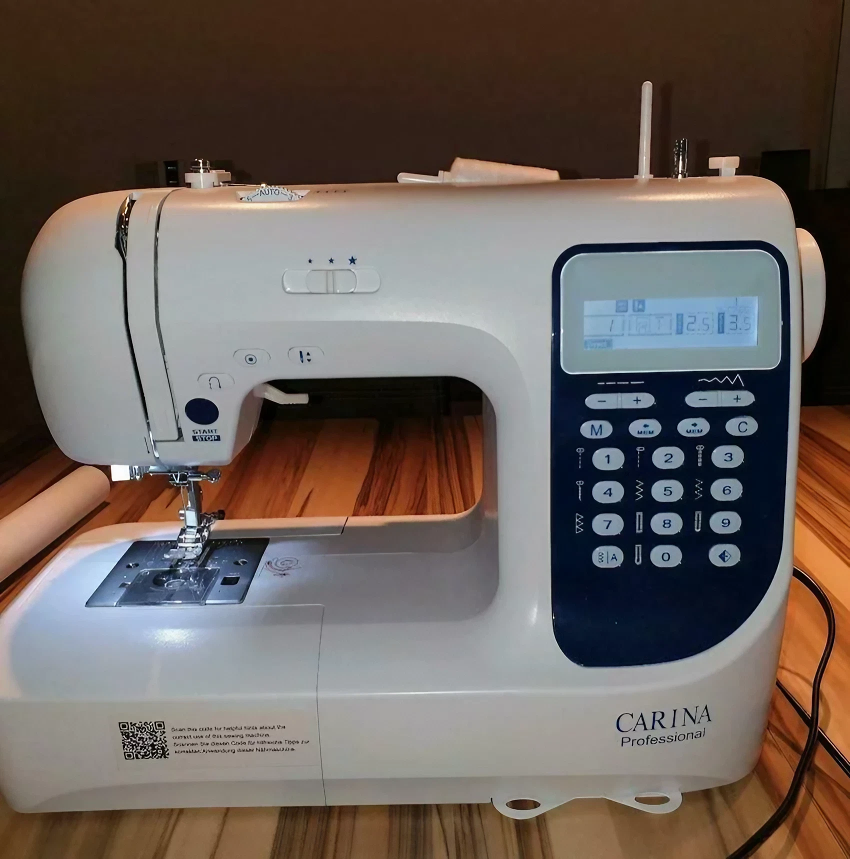 Das neueste Modell der Carina Professional Nähmaschine.