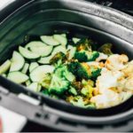 Heißluftfritteuse Erfahrungen: Drei Monate mit einem Airfryer Leckeres, geröstetes Gemüse aus einer Heißluftfritteuse