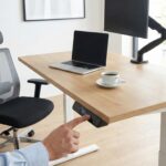 hoehenverstellbarer-schreibtisch