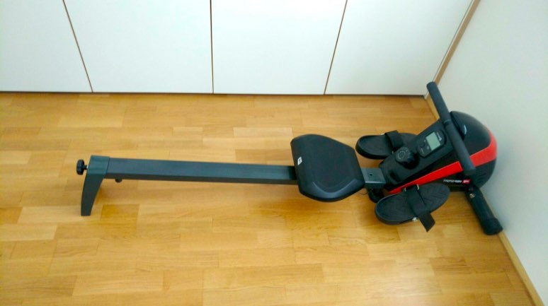 Das Hop-Sport HS-030R BOOST Rudergerät nach dem kinderleichten Zusammenbauen.