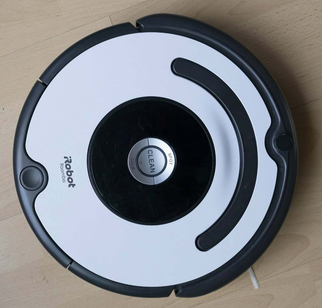 Der iRobot Roomba 675 von oben.