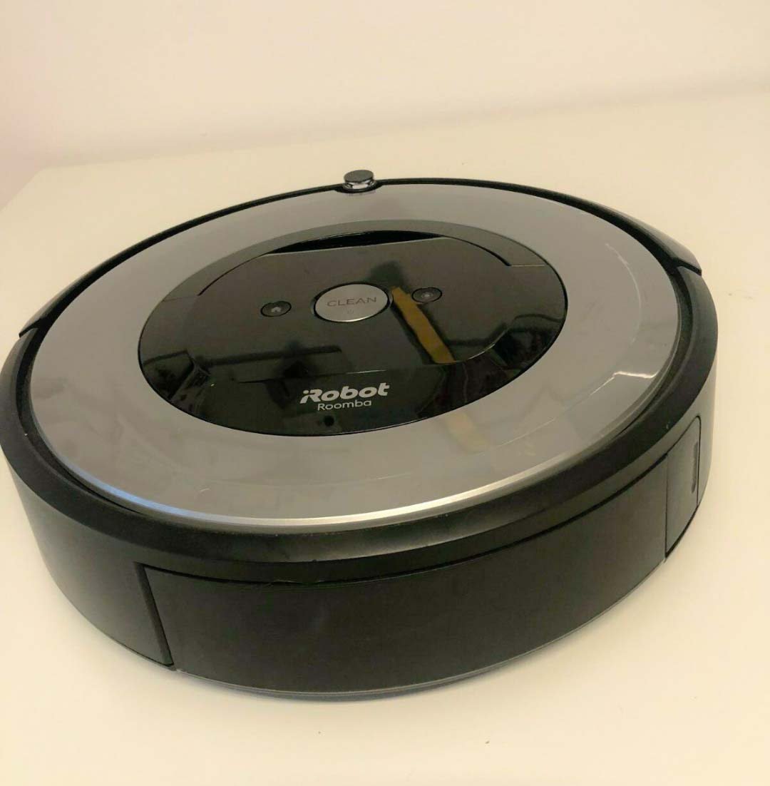 Der iRobot Roomba e5 bereit für die Testfahrt.