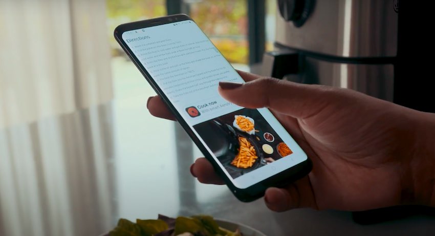 Die Bedienung via Smartphone mit der Möglichkeit, Rezepte an die Heißluftfritteuse zu senden, gehört zu den Highlights des Princess 182037 Smart Airfryers.