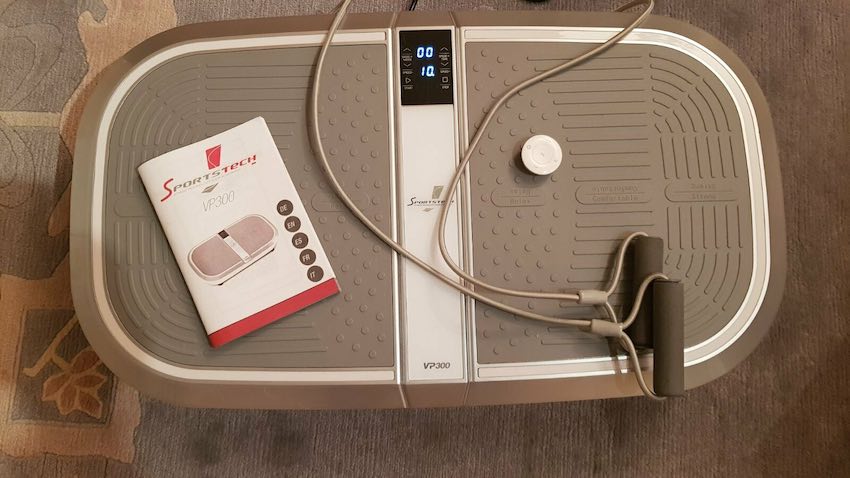 Die Sportstech VP300 Vibrationsplatte bereit zum Test.