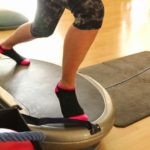 Vibrationsplatte Wirkung: Die Vorteile des täglichen Aufrüttelns Übungen, die auf der Vibrationsplatte durchgeführt werden, sind effektiver, weil die Tiefenmuskulatur angesprochen wird.