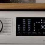 Die Kunst des Waschtrockners: Pflege-Tipps für perfekte Wäsche waschtrockner-display